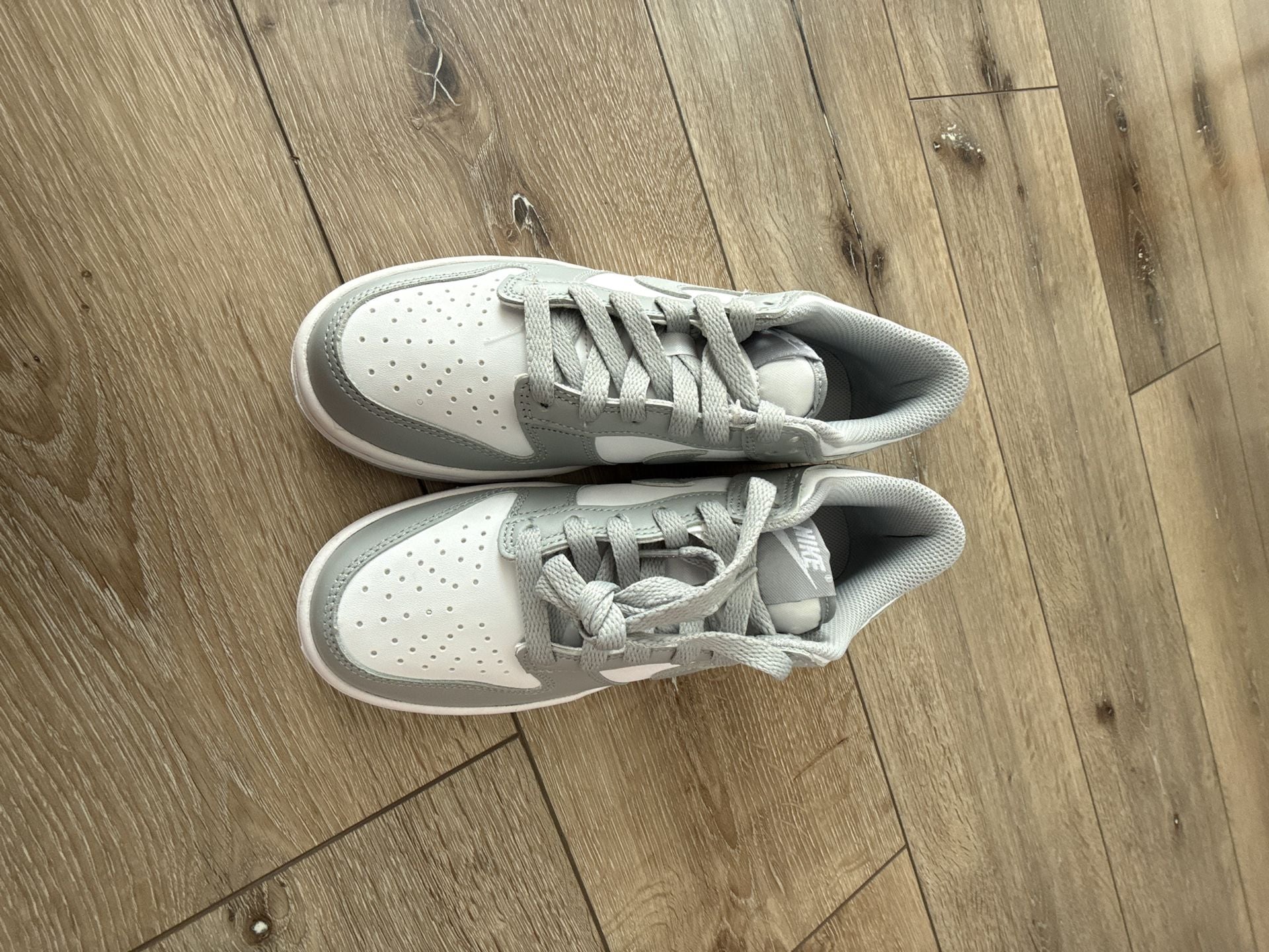 Nike Dunk Low Size 4.5Y Light Smoke Grey White 3