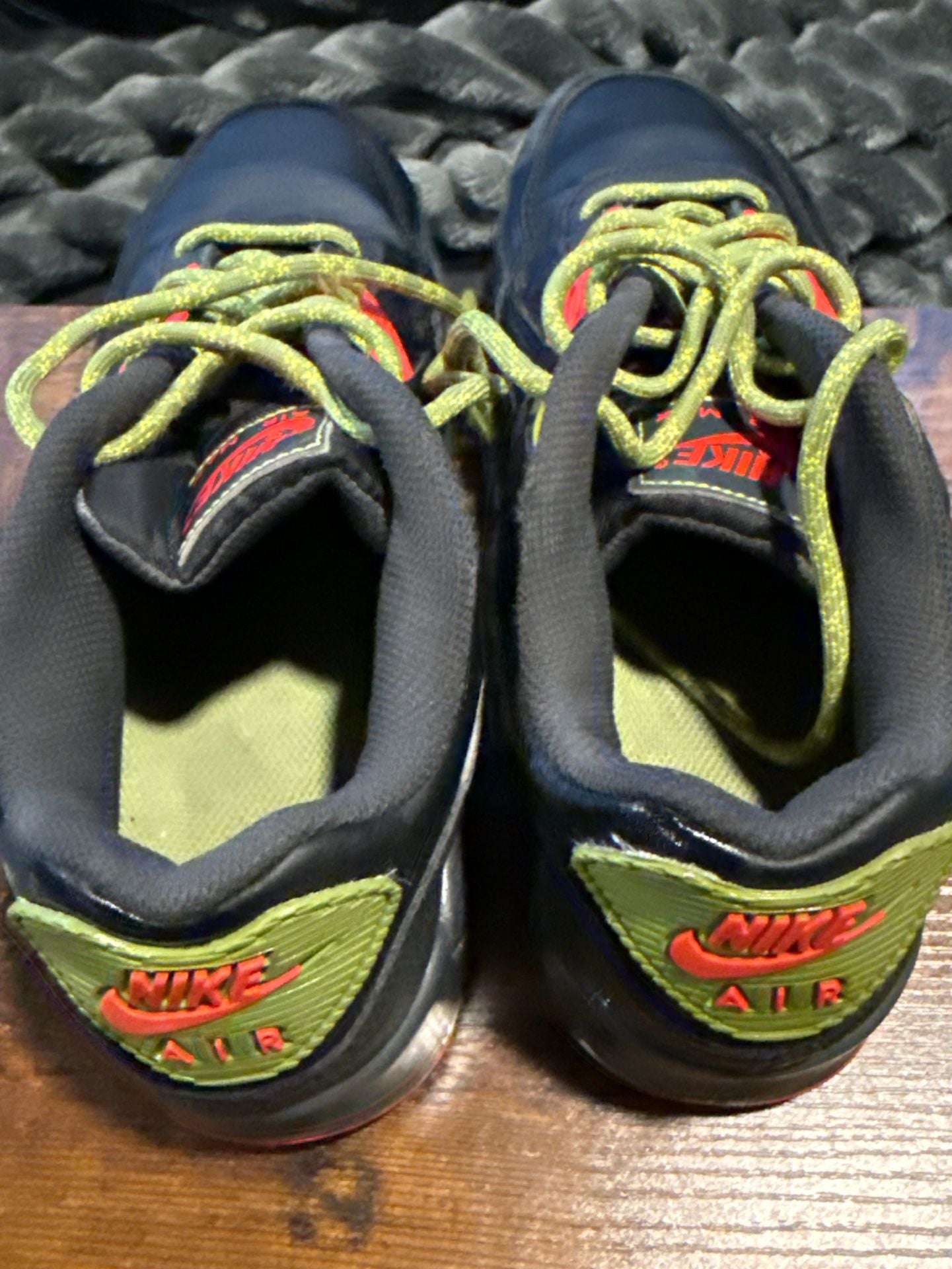 Nike Air Max 90 GS Size 7Y Black Asparagus Sneakers 6