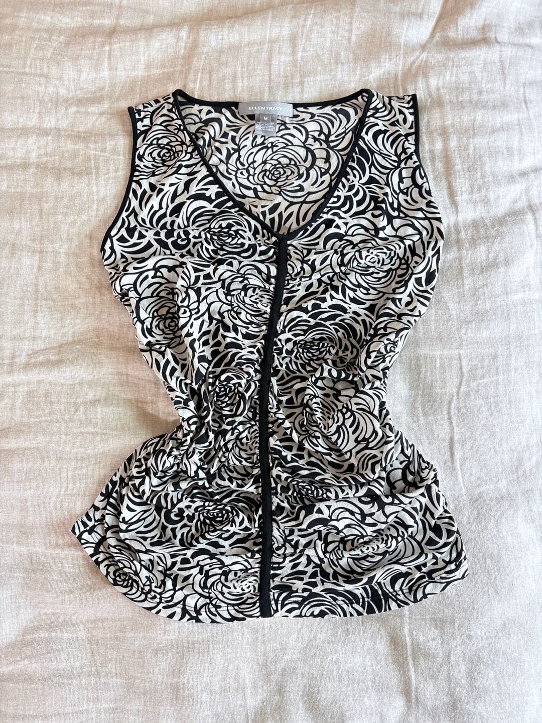 Ellen Tracy Tank Top Size M Black White Floral Silk V-Neck Ruched 2