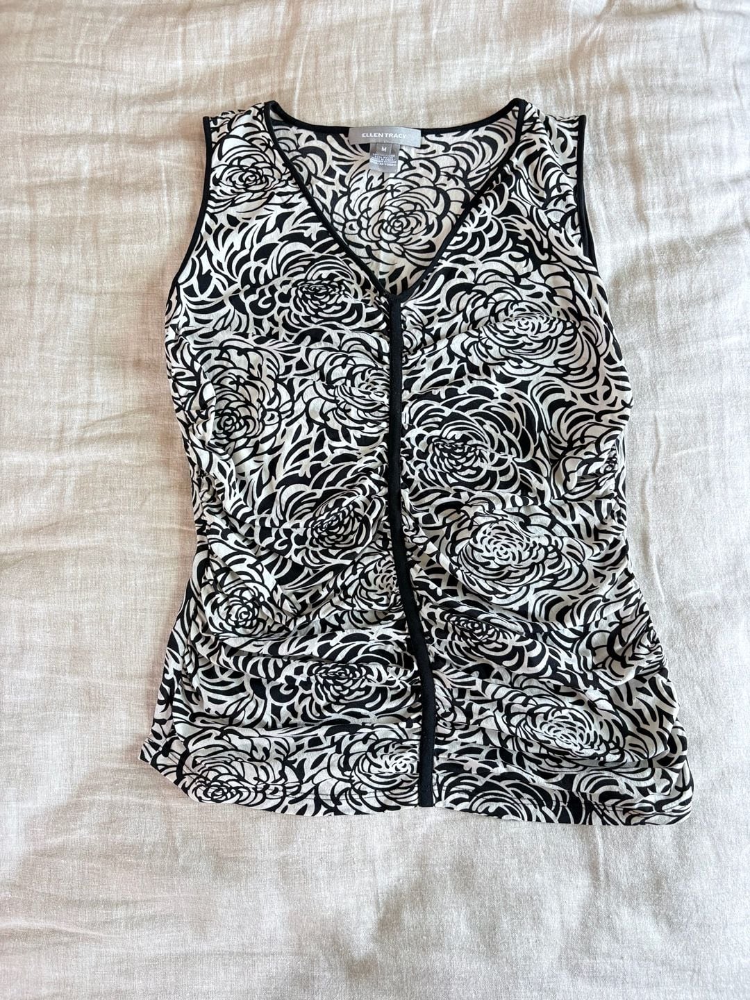 Ellen Tracy Tank Top Size M Black White Floral Silk V-Neck Ruched 5