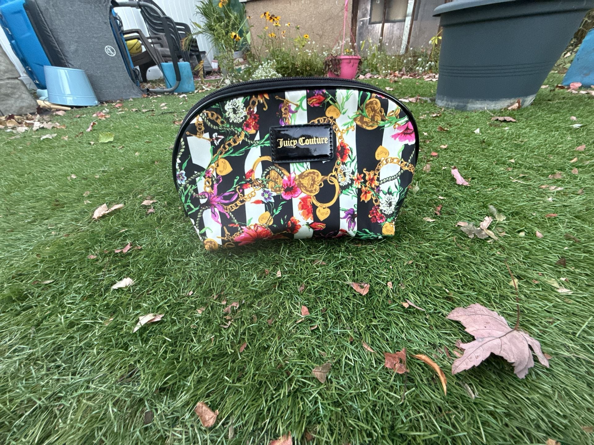 Juicy Couture Floral Stripe Dome Cosmetic Bag Black Multi
# Juicy Couture
2