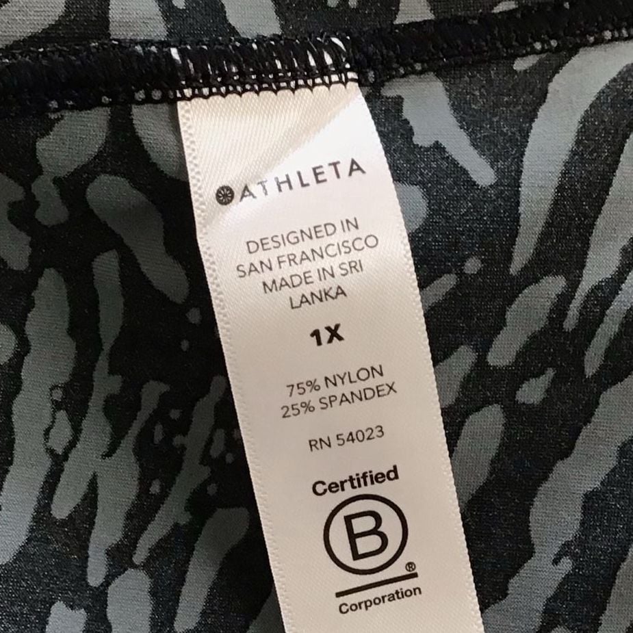 Athleta Ultimate Printed Train Tee Size XL Animal Print NWT Green Black 8