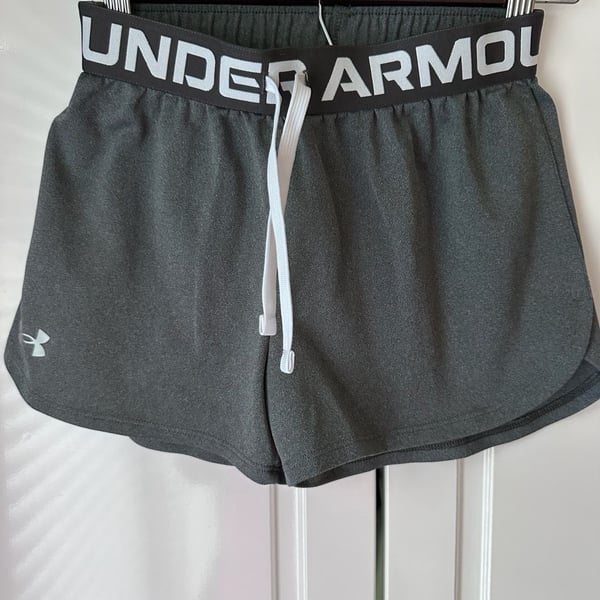 Under Armour Play Up Shorts Size YMD Gray HeatGear Athletic