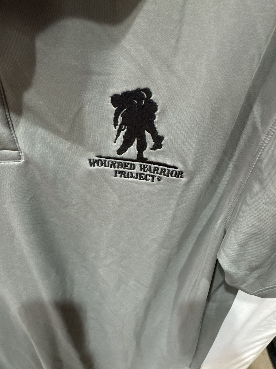 Under Armour Wounded Warrior Project Polo Size LG Gray HeatGear
E906 3