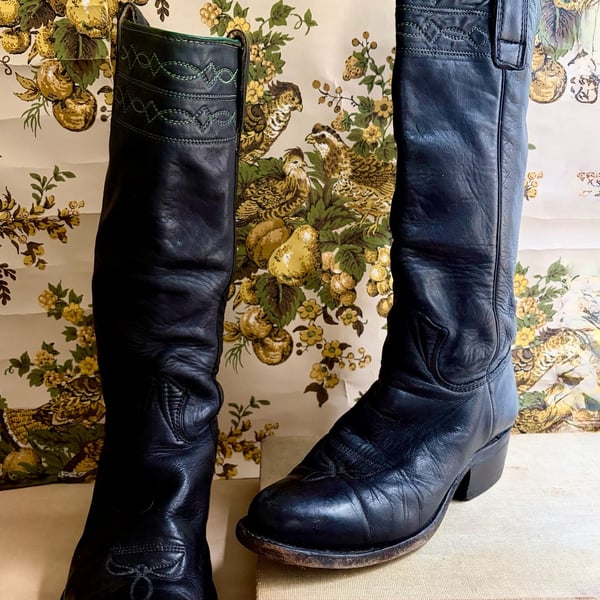 Vintage 1977 Stewart Boot Co
Stovepipe Cowboy Black Leather Western Boots M7 W8.5