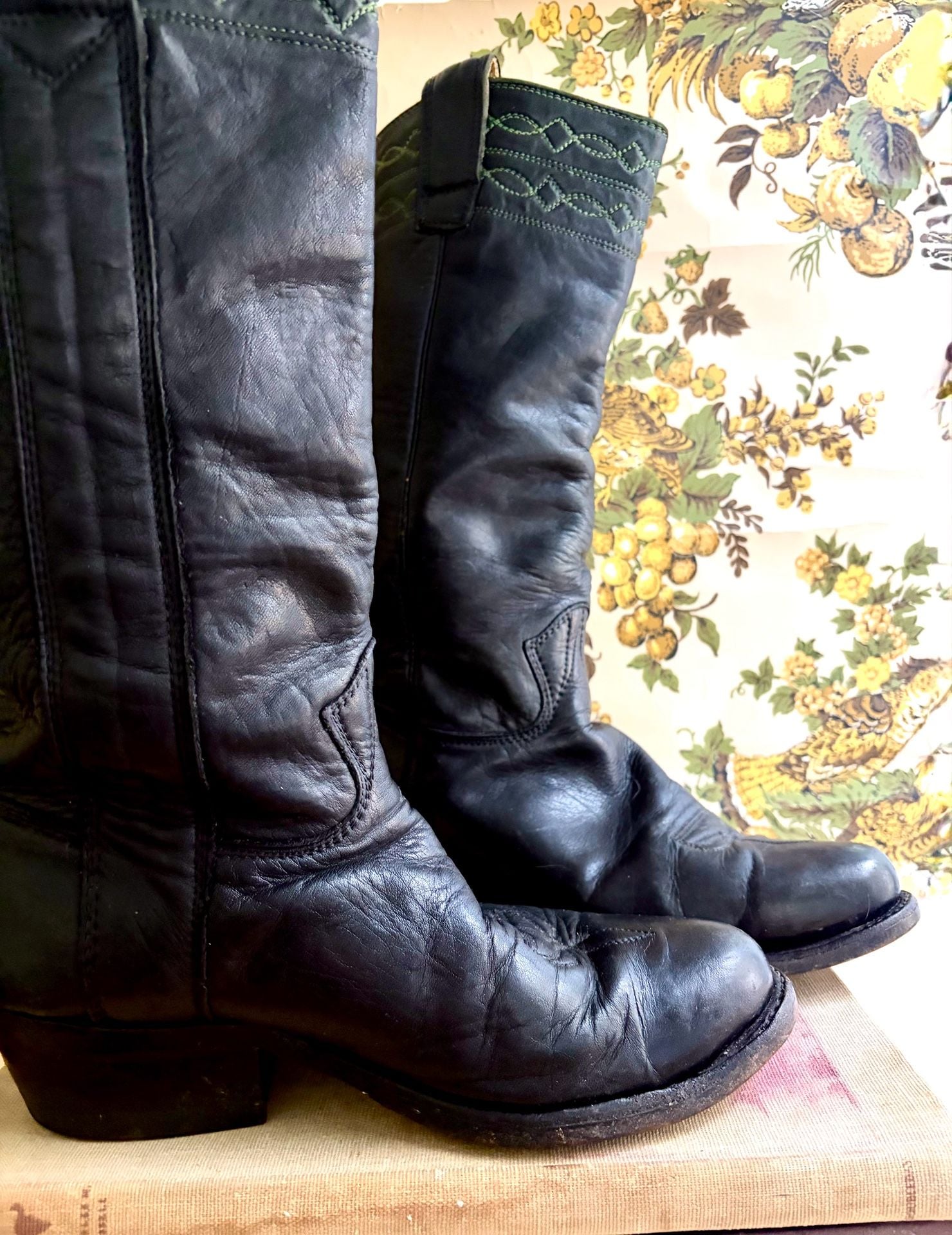 Vintage 1977 Stewart Boot Co
Stovepipe Cowboy Black Leather Western Boots M7 W8.5 3