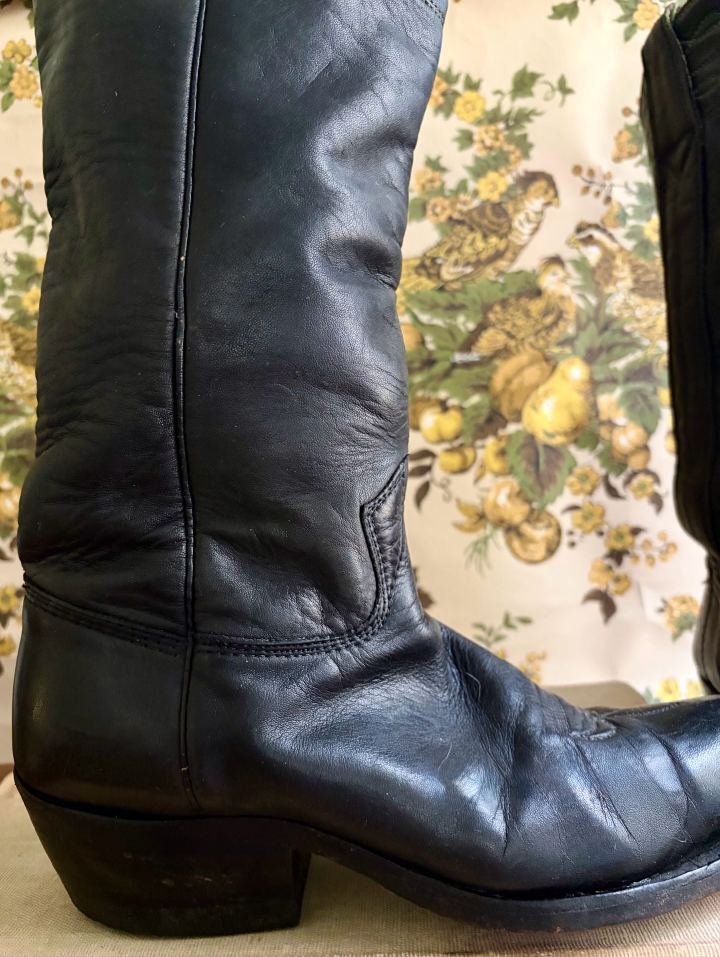 Vintage 1977 Stewart Boot Co
Stovepipe Cowboy Black Leather Western Boots M7 W8.5 4