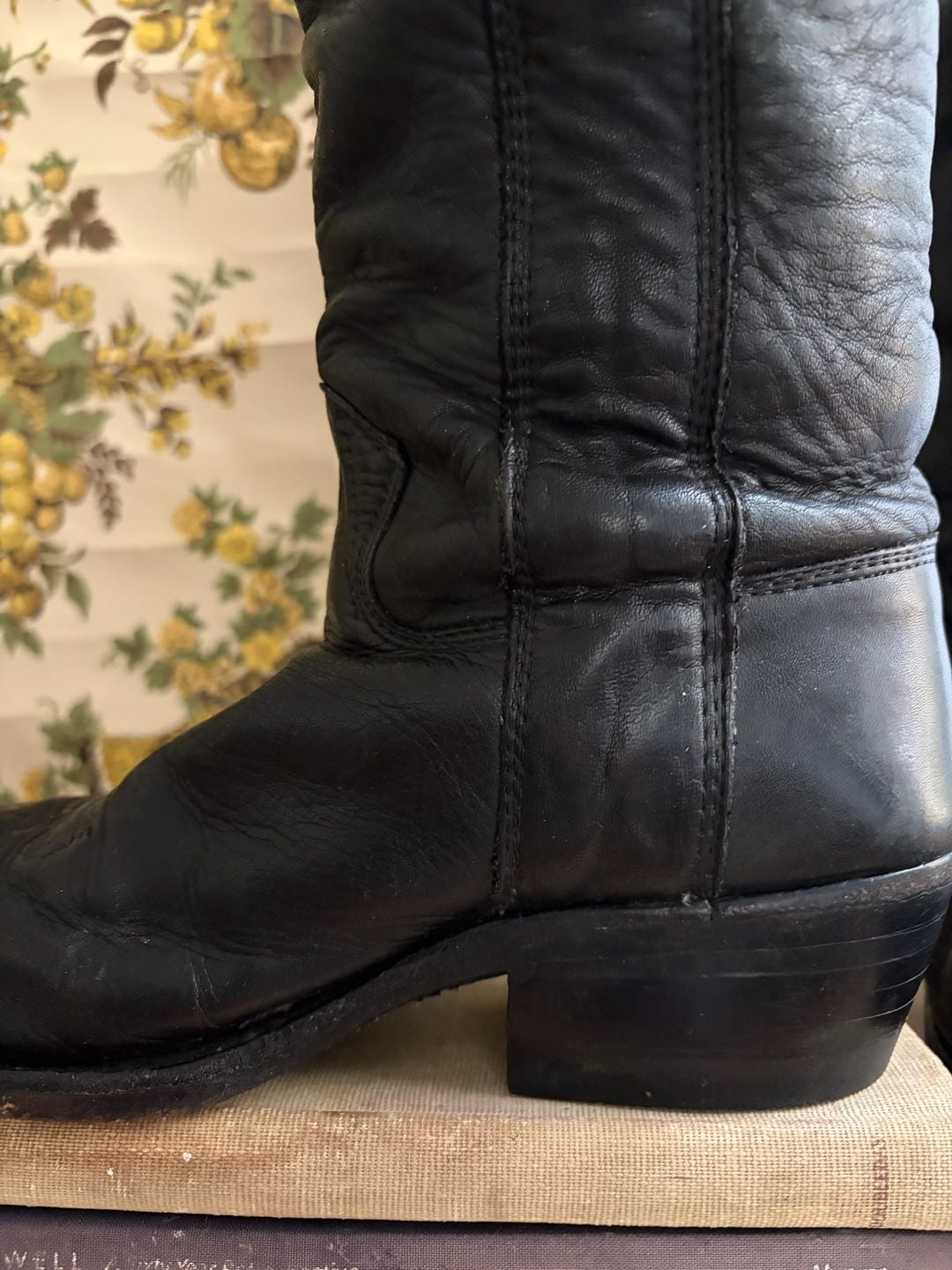 Vintage 1977 Stewart Boot Co
Stovepipe Cowboy Black Leather Western Boots M7 W8.5 7