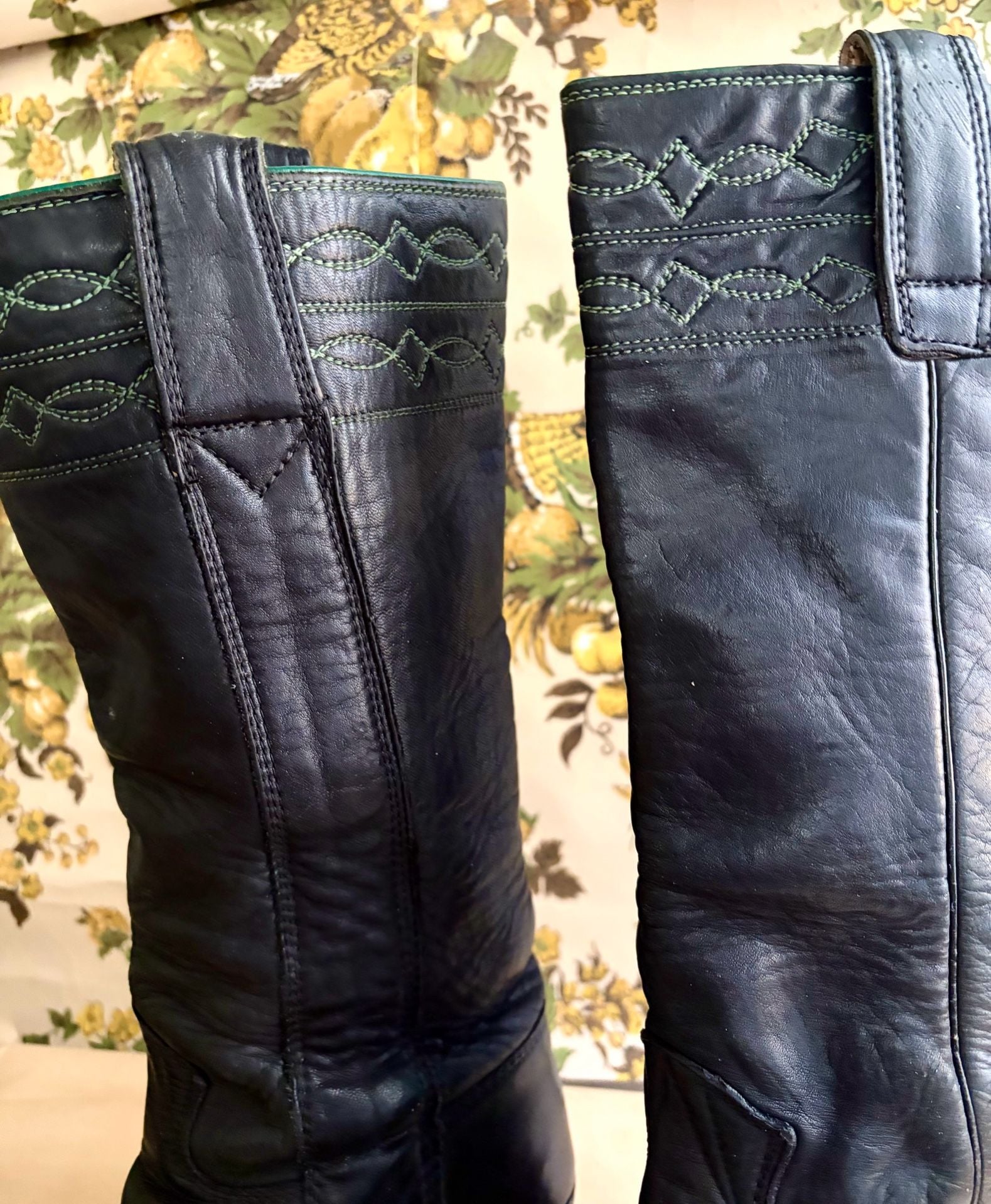 Vintage 1977 Stewart Boot Co
Stovepipe Cowboy Black Leather Western Boots M7 W8.5 14