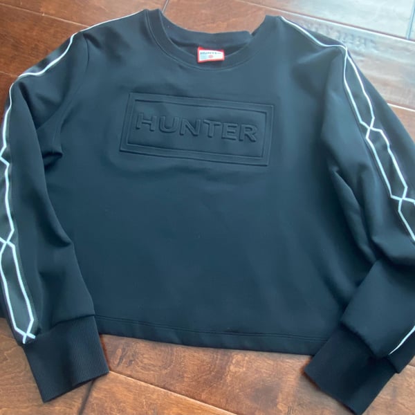 Hunter for Target Cropped Sweatshirt Size L Black Embossed Logo Crewneck