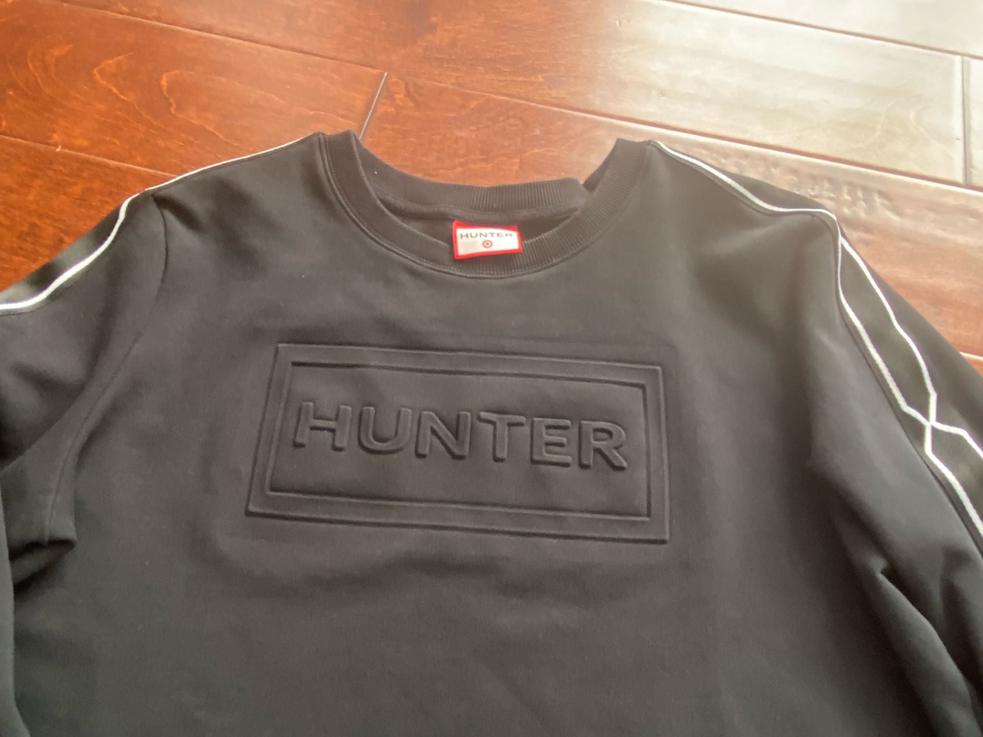 Hunter for Target Cropped Sweatshirt Size L Black Embossed Logo Crewneck 3
