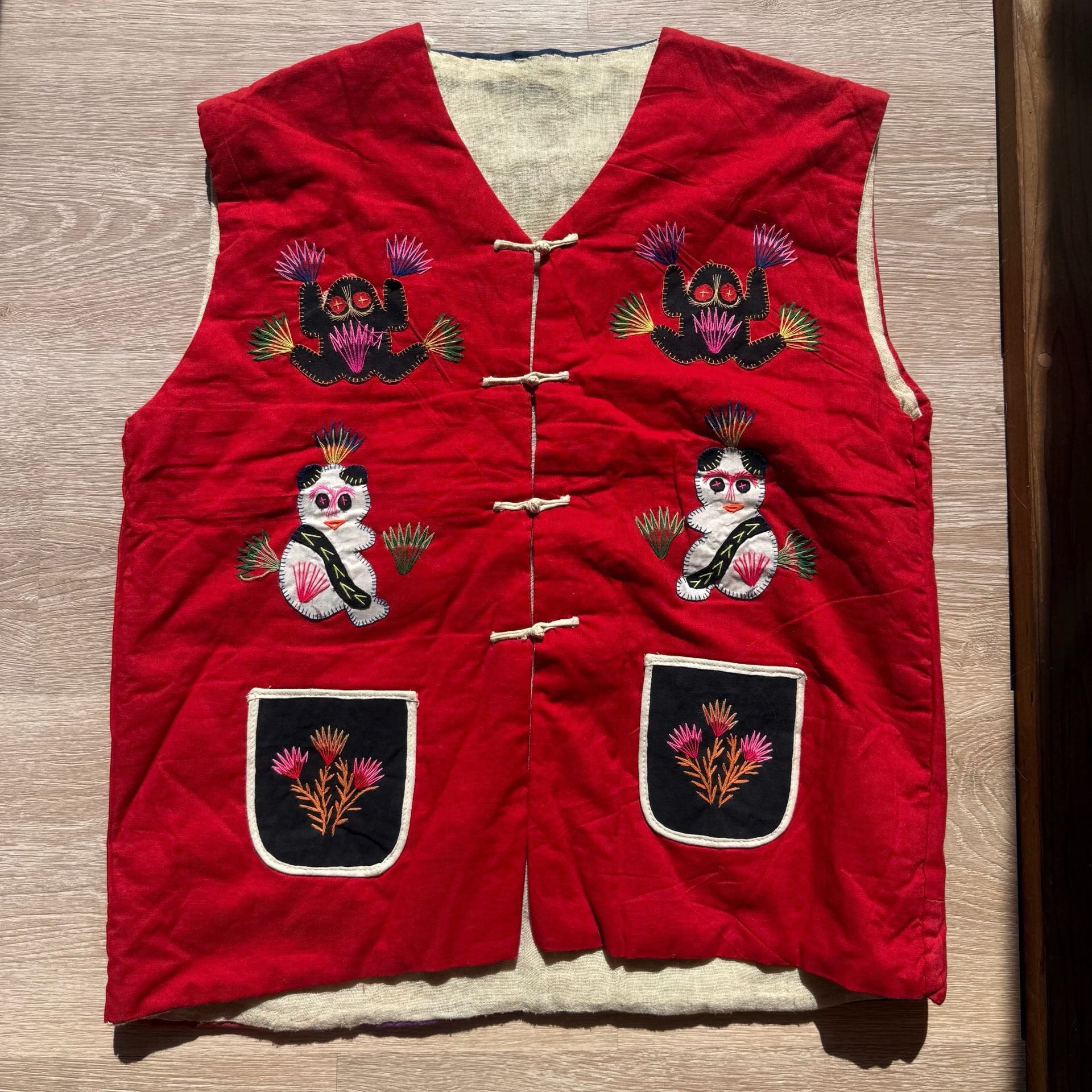 Vintage Handmade Asian Folk Art Embroidered Frog Panda Red Vest 10