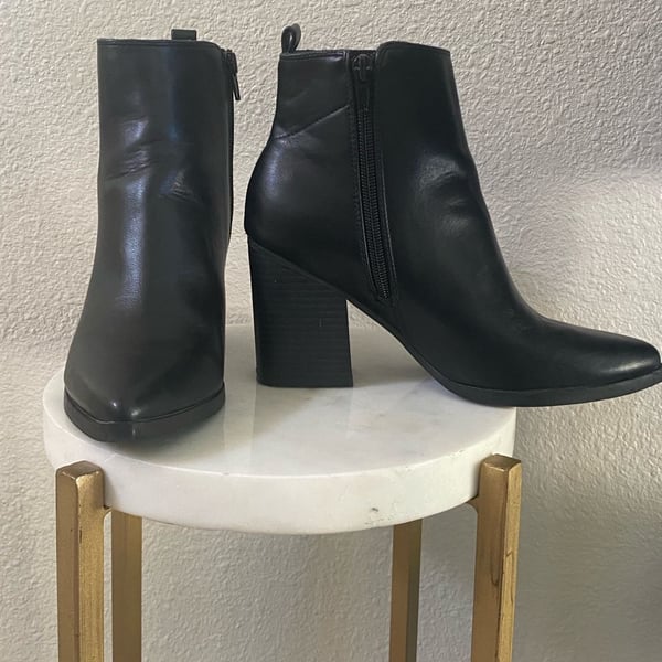 Indigo Rd. Ankle Boots Size 7M Black Block Heel Side Zip