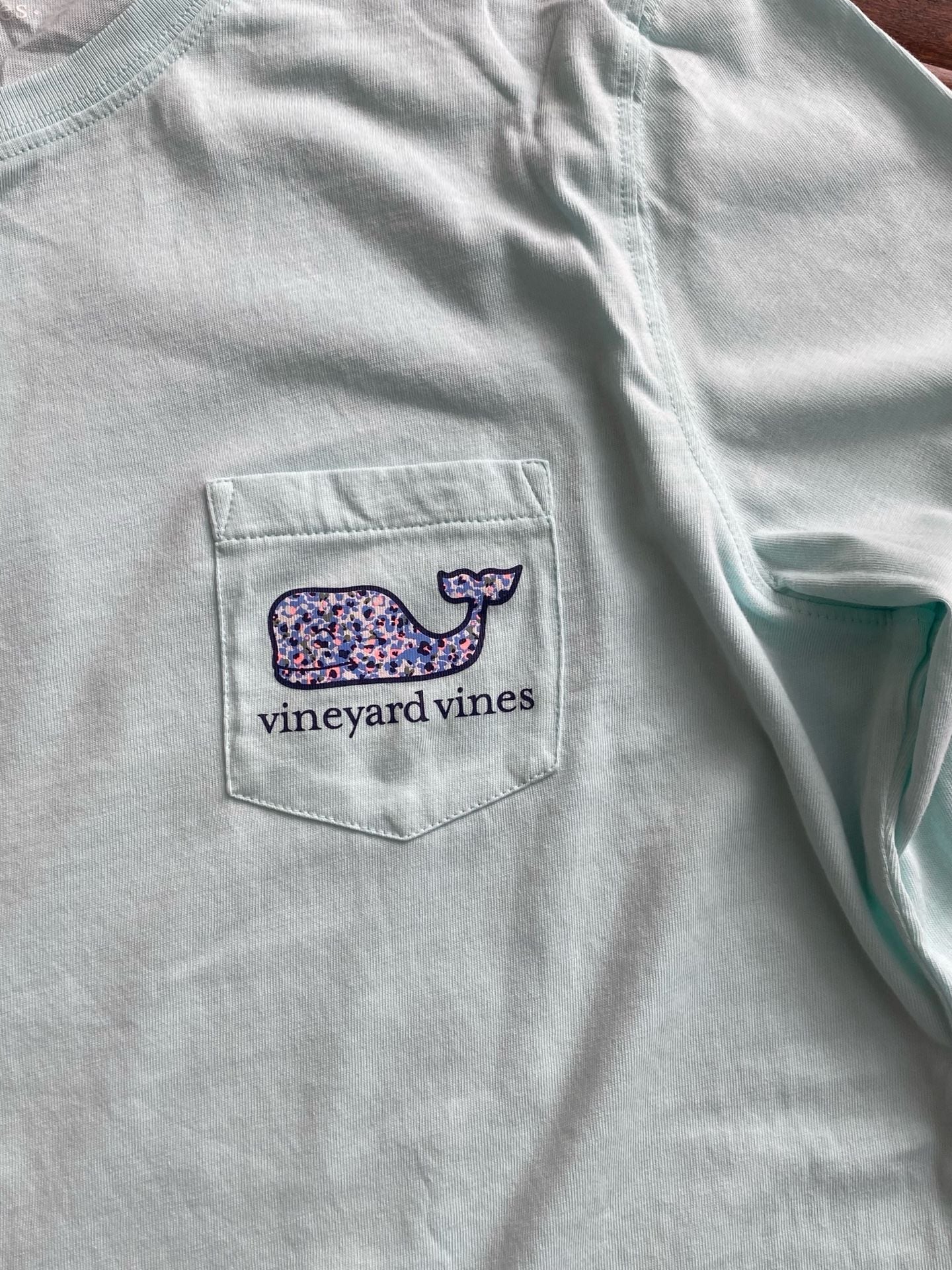 vineyard vines Long Sleeve Pocket Tee Size M Light Blue Whale Graphic 3