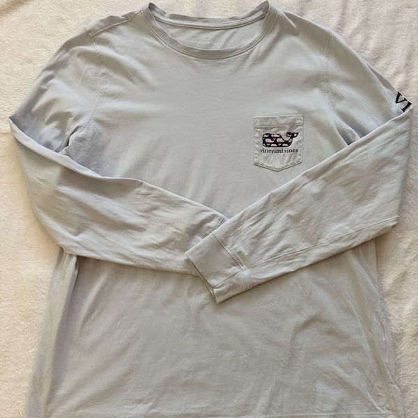 Womens Vineyard Vines Long Sleeve Pocket T-Shirt Size L Light Blue Whale Print
