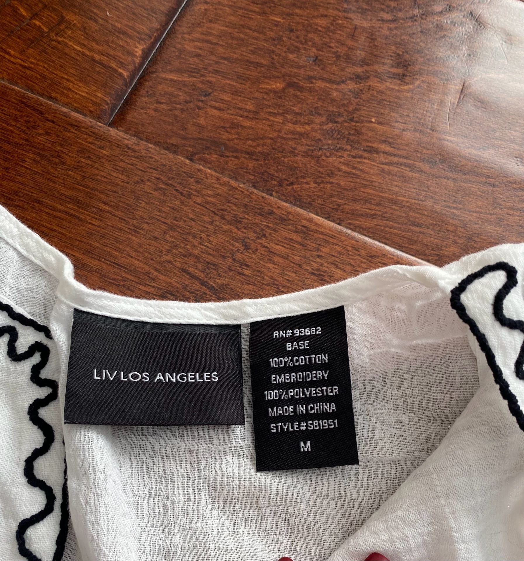Liv Los Angeles Embroidered Blouse Size M White Black Floral Flutter Sleeve 7