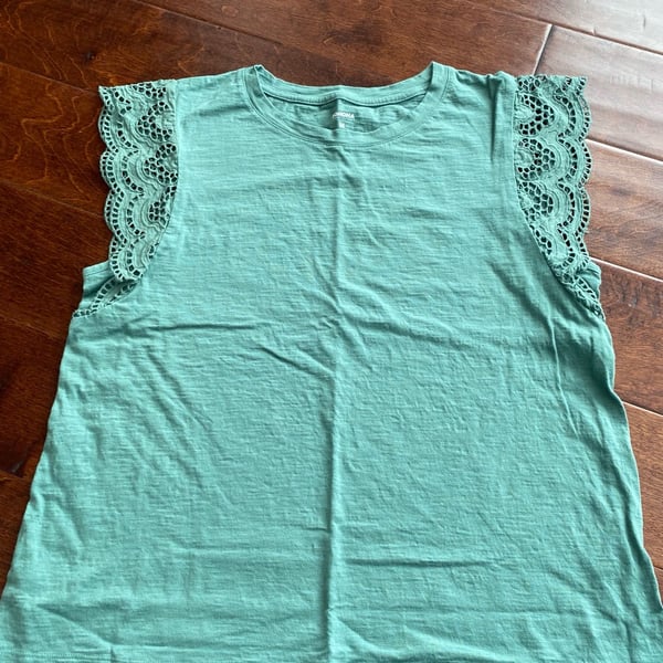 Sonoma Goods For Life T-Shirt Size M Green Crochet Ruffle Sleeve Top