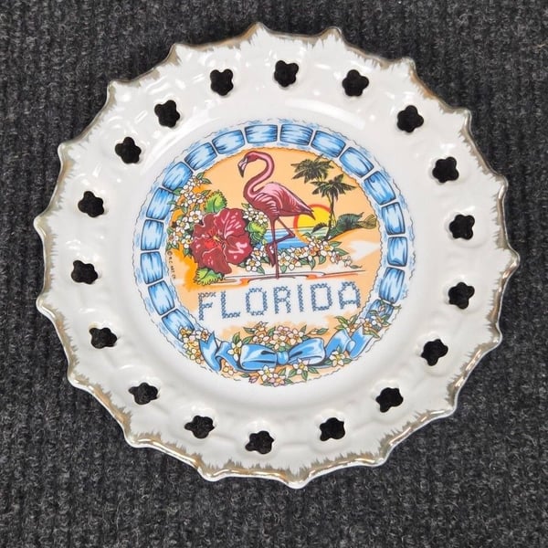 Scotty Florida Souvenir Plate Ceramic Gold Trim Flamingo 7 In