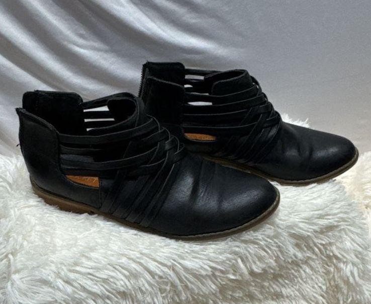 Rocket Dog Ankle Boot Size 7 Black Criss Cross Straps Zipper 3