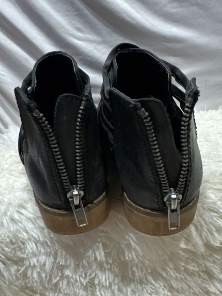 Rocket Dog Ankle Boot Size 7 Black Criss Cross Straps Zipper 5