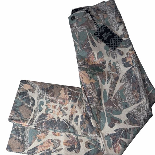 NWT Rebel Vengeance Camo Tapestry Cargo Pants Size 30 Multicolor