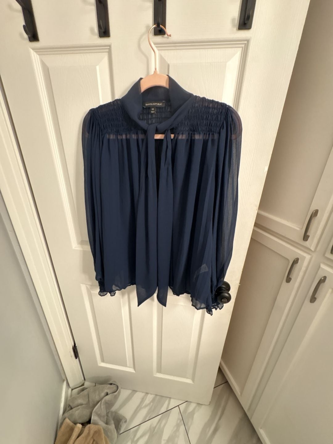 Banana Republic Tie-Neck Blouse Size XS Navy Sheer Long Sleeve 3