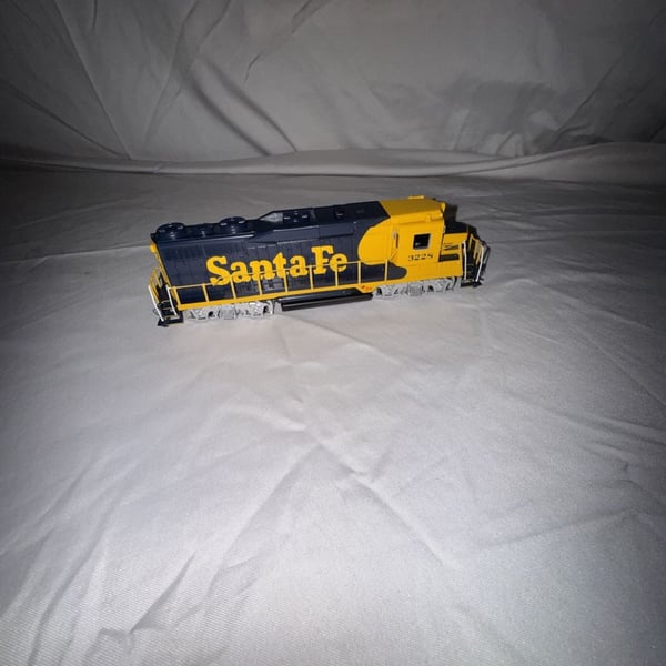 Bachmann Santa Fe GP30 Diesel Locomotive 3228 Blue And Yellow