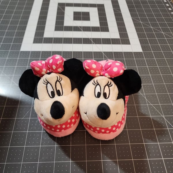 Disney Minnie Mouse Plush Slippers Size 7/8 Pink