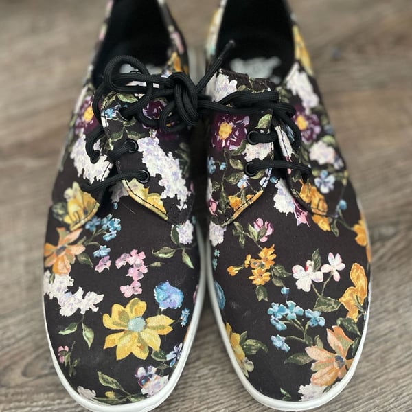 Dr. Martens Cavendish Darcy Floral Canvas Shoes Size 7