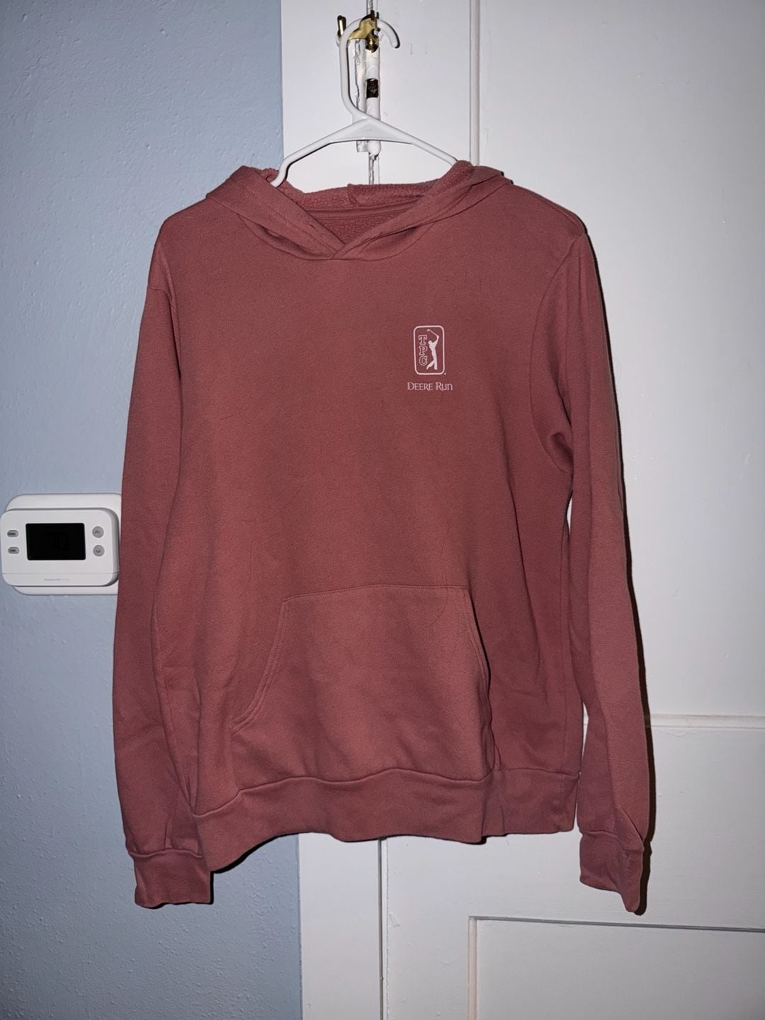 TPC Deere Run Pullover Hoodie Pink 2