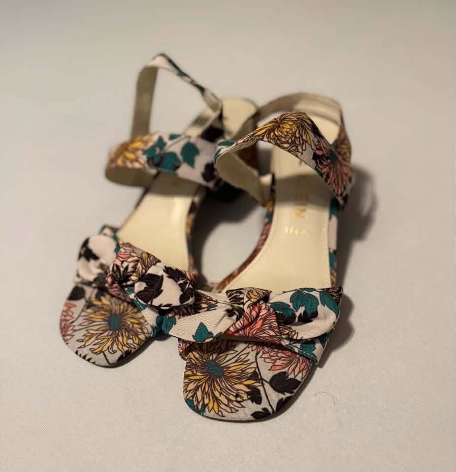 Anne Klein Floral Bow Block Heel Slingback Sandals Women’s size 9.5 2