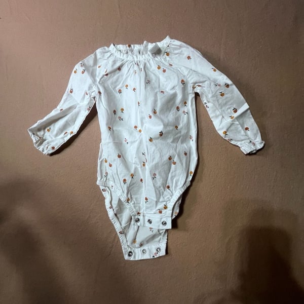 Carter's Long-Sleeve Bodysuit Size 12M White Apple Print