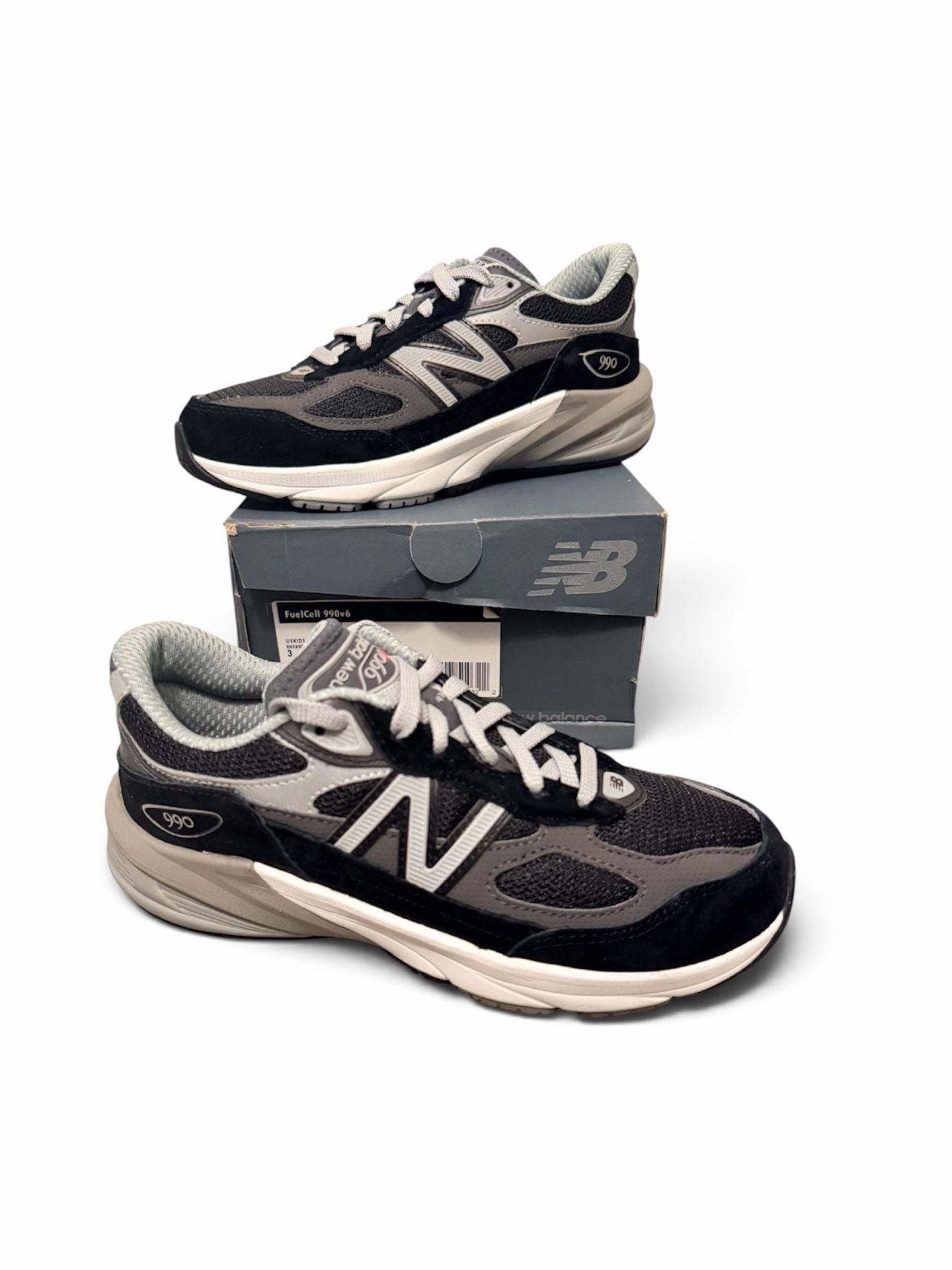NEW New Balance FuelCell 990v6 Size 3 Black Grey Kids Sneakers 2