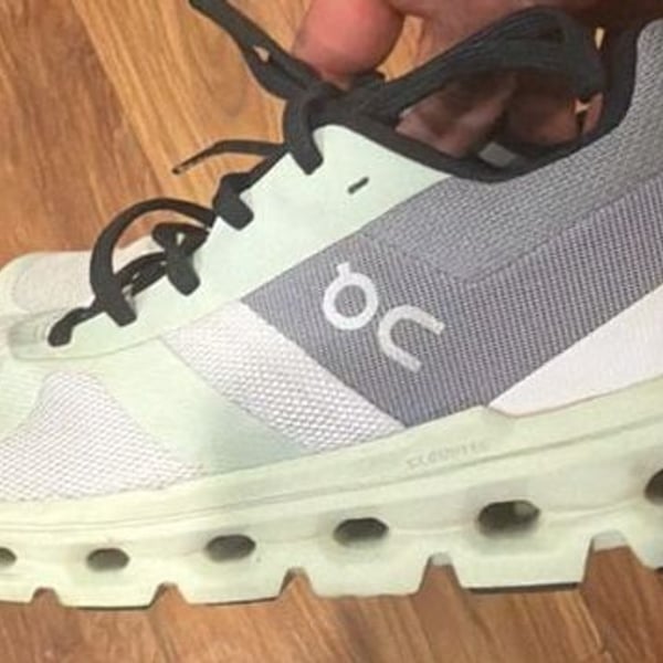 On Running Cloudrunner Frost Aloe Sneakers Womens