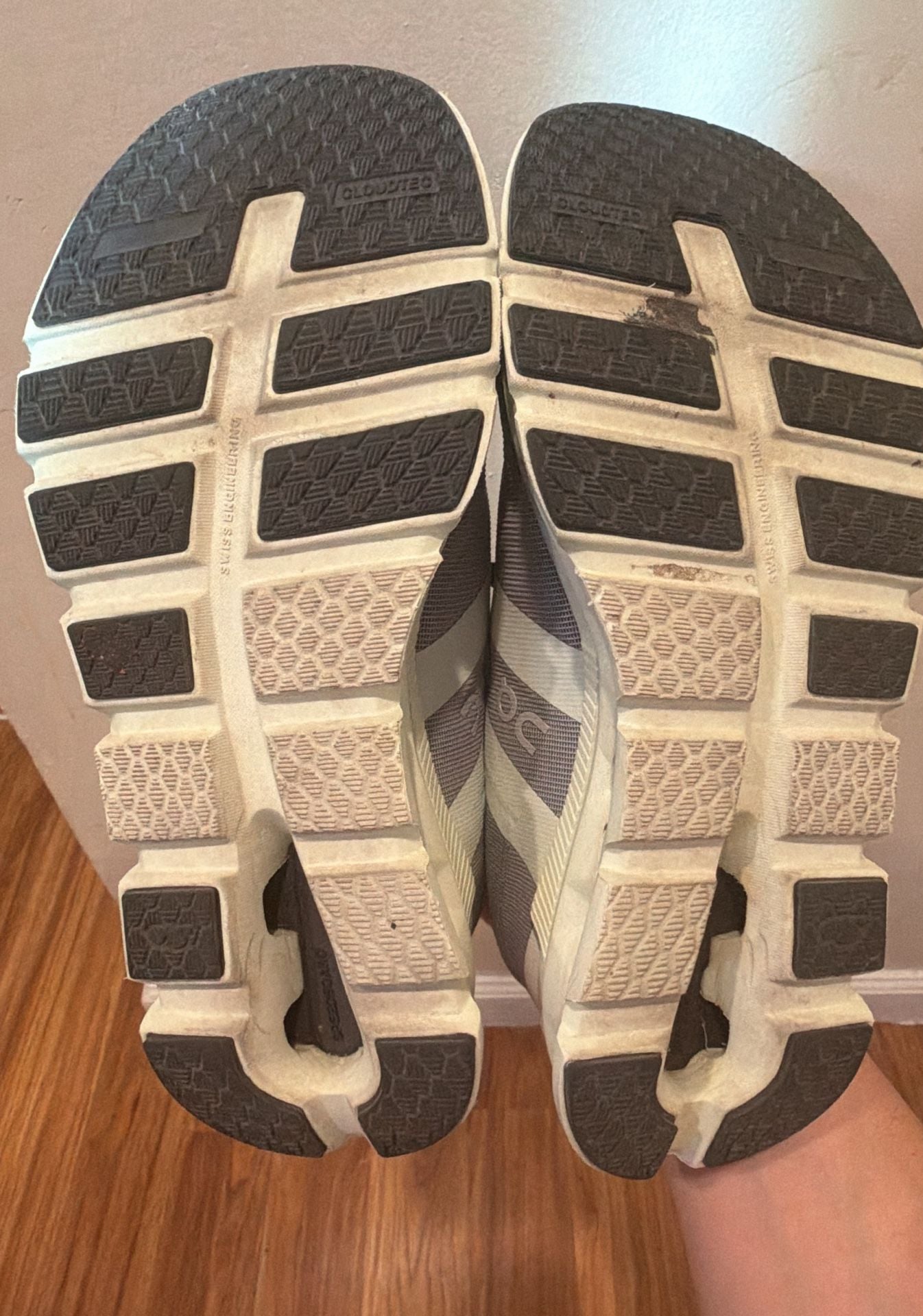 On Running Cloudrunner Frost Aloe Sneakers Womens 6