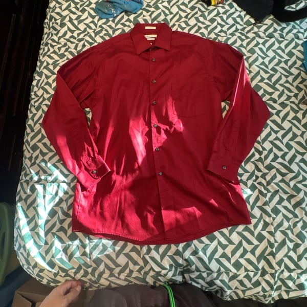 Van Heusen Lux Sateen Dress Shirt Size 16 32/33 Red Regular Fit Long Sleeve