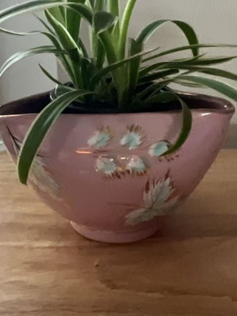 Vintage Pink Ceramic Plant Pot with Hand-Painted Floral Design and Gold Trim 2