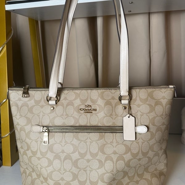 Coach Signature Zip Top Tote Bag Khaki Chalk White