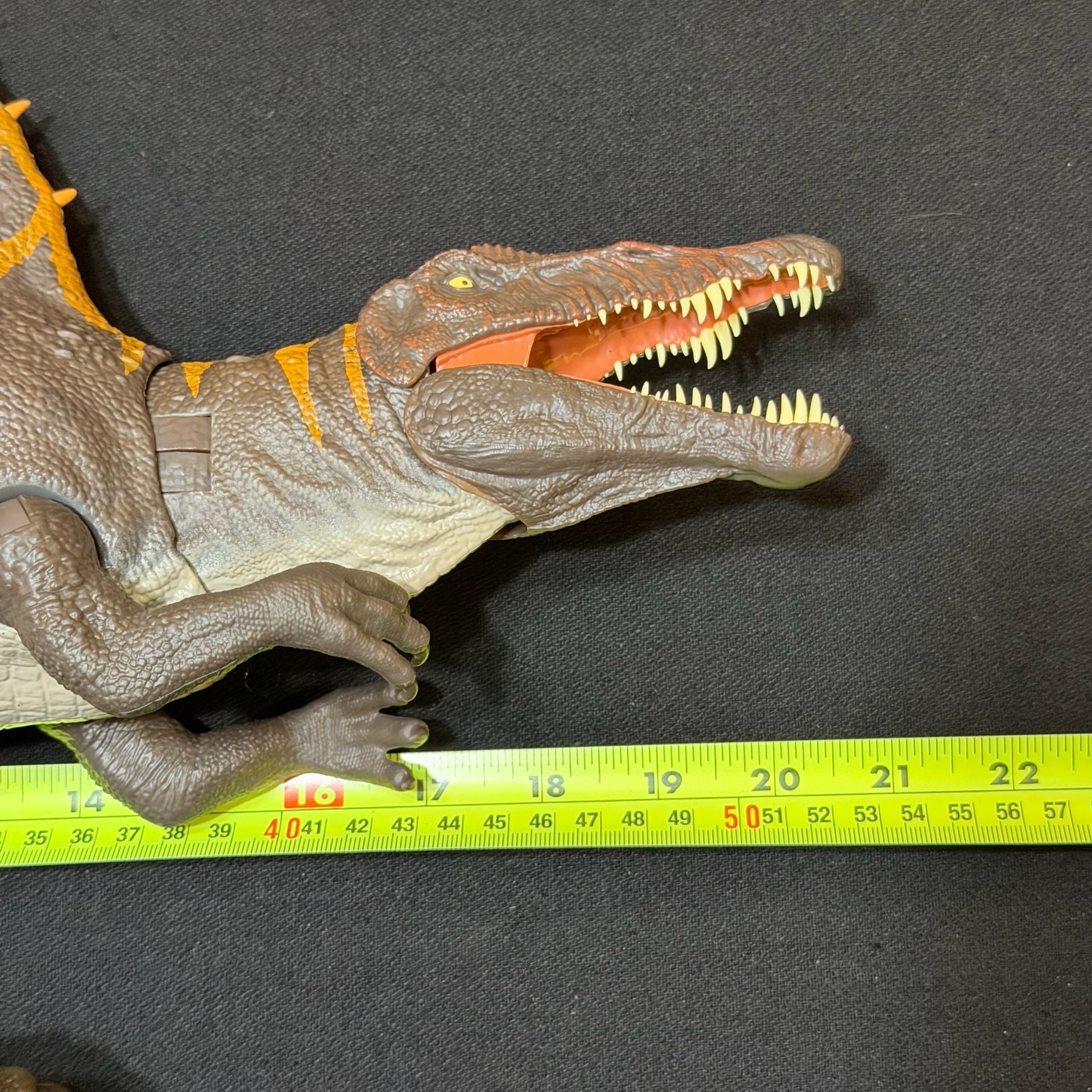 Jurassic World Rebirth Hammond Collection Tail Thrasher Spinosaurus 13