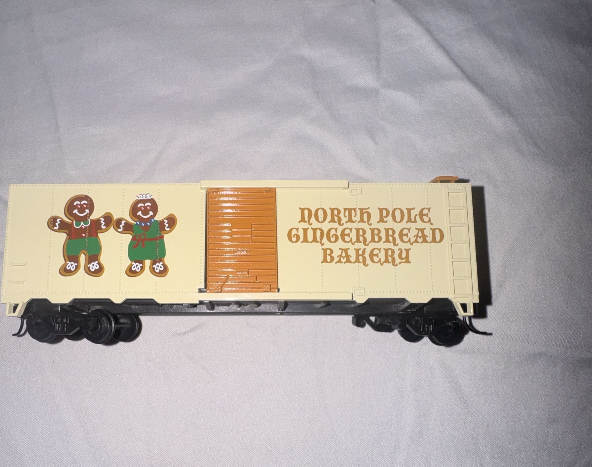 Bachmann Jingle Bell Express Christmas Model Train Set 7