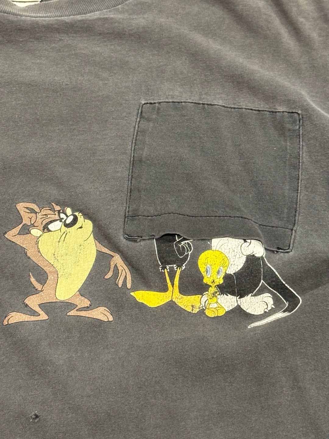 Looney Tunes Pocket T-Shirt Vintage 1997 distressed,holes 2