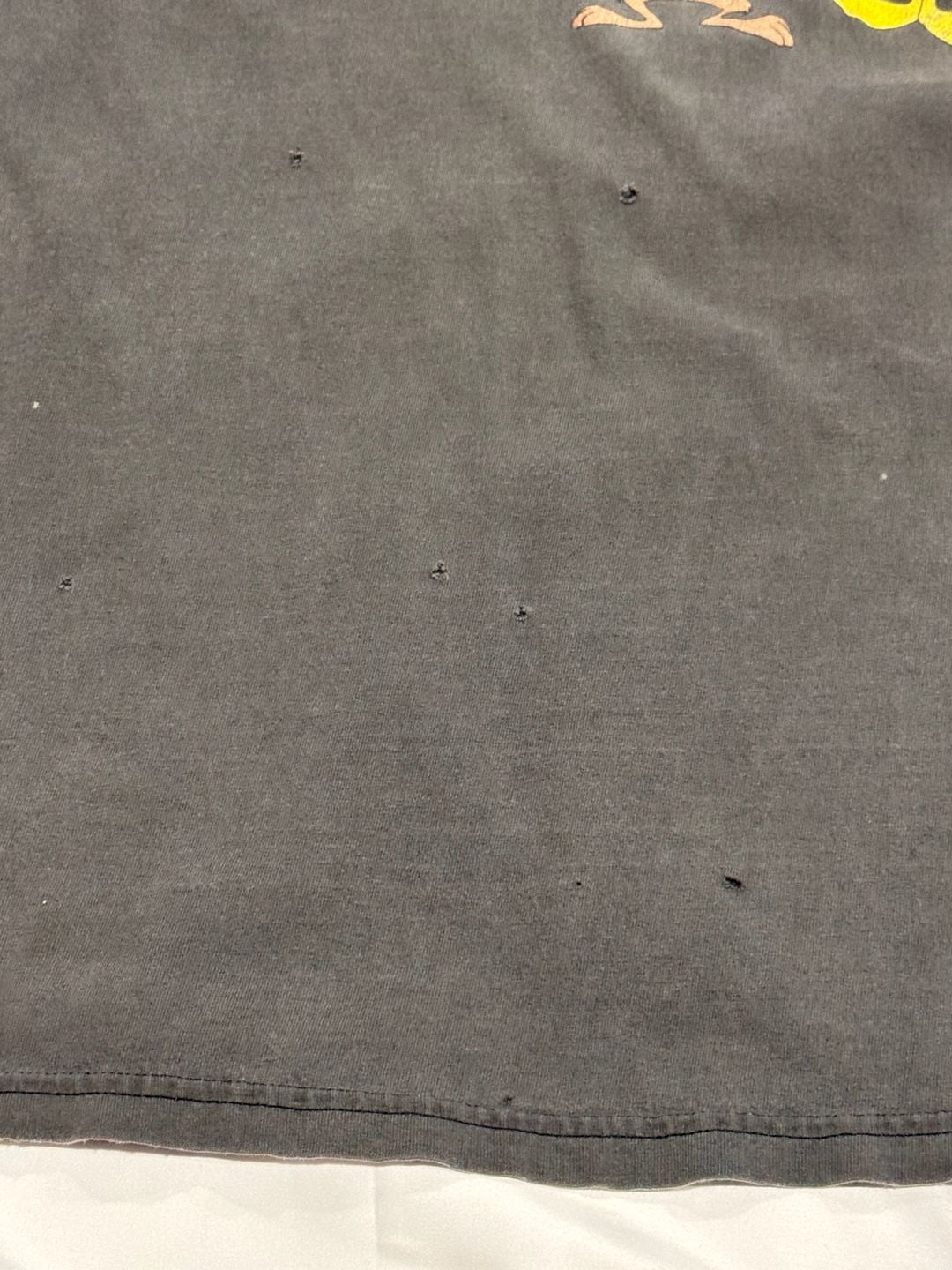 Looney Tunes Pocket T-Shirt Vintage 1997 distressed,holes 4