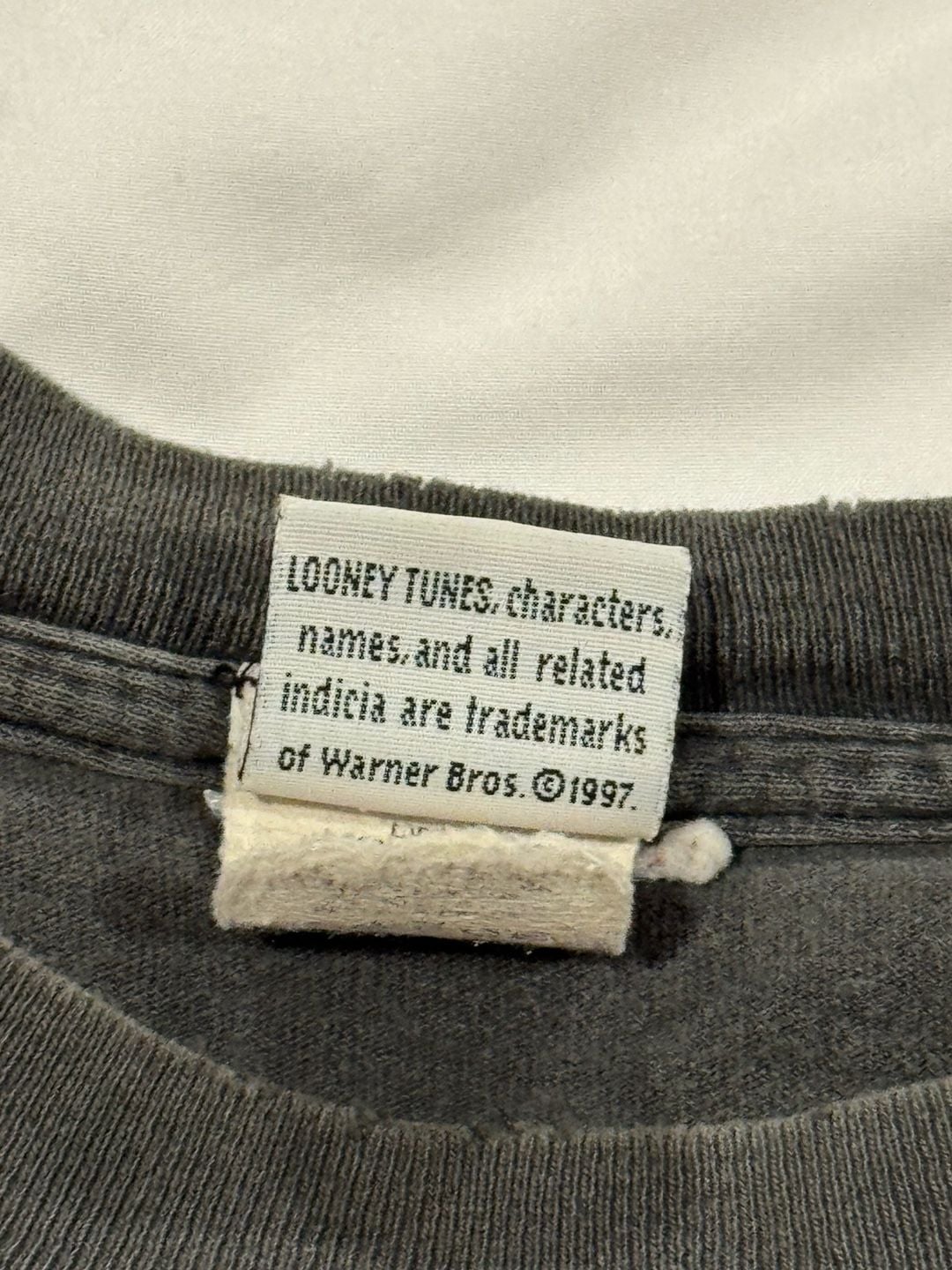 Looney Tunes Pocket T-Shirt Vintage 1997 distressed,holes 6