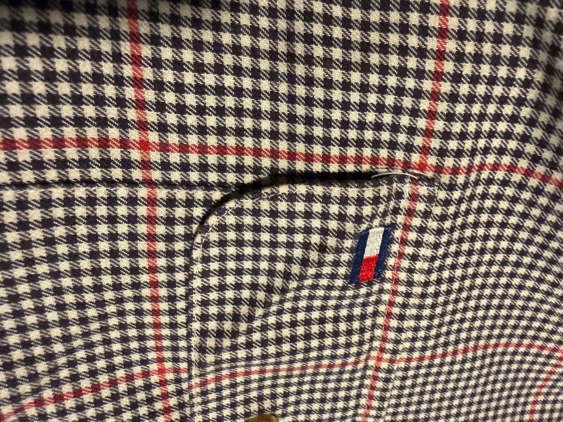 Tommy Hilfiger Mens XL Houndstooth Red Plaid Soft Cotton Shirt 8
