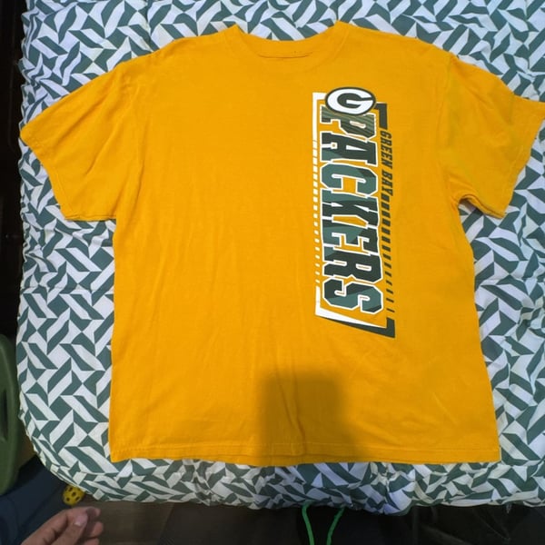 NFL Team Apparel Green Bay Packers T-Shirt Size L Yellow Graphic Tee