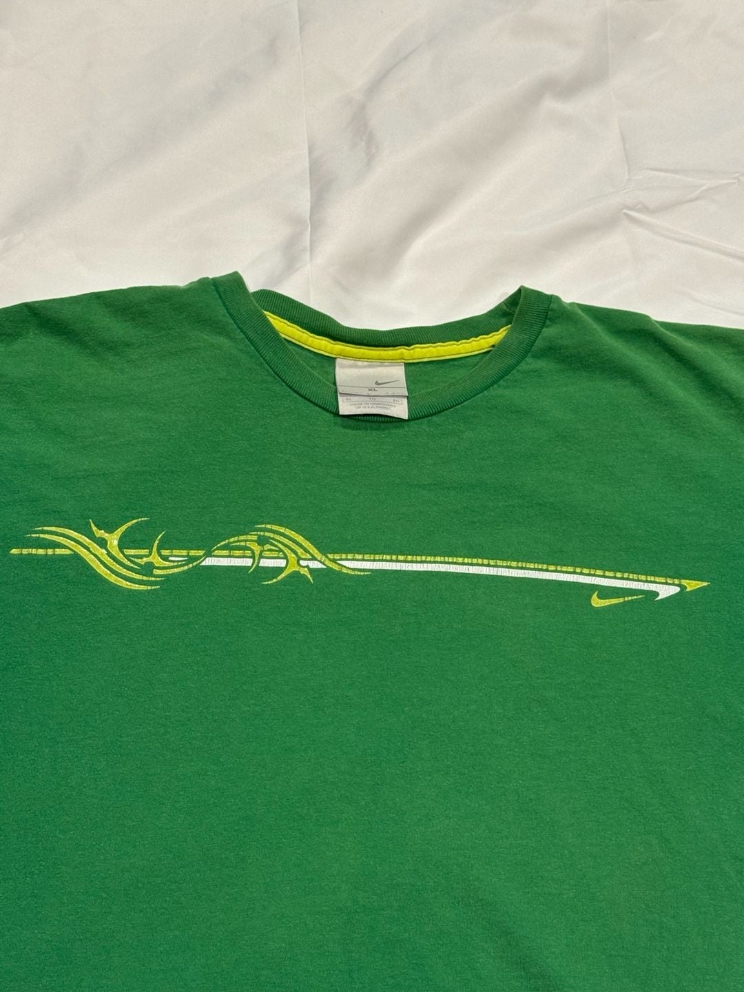 Vintage Y2K Nike Graphic T-Shirt Size XL Green Tribal Swoosh Short Sleeve 3