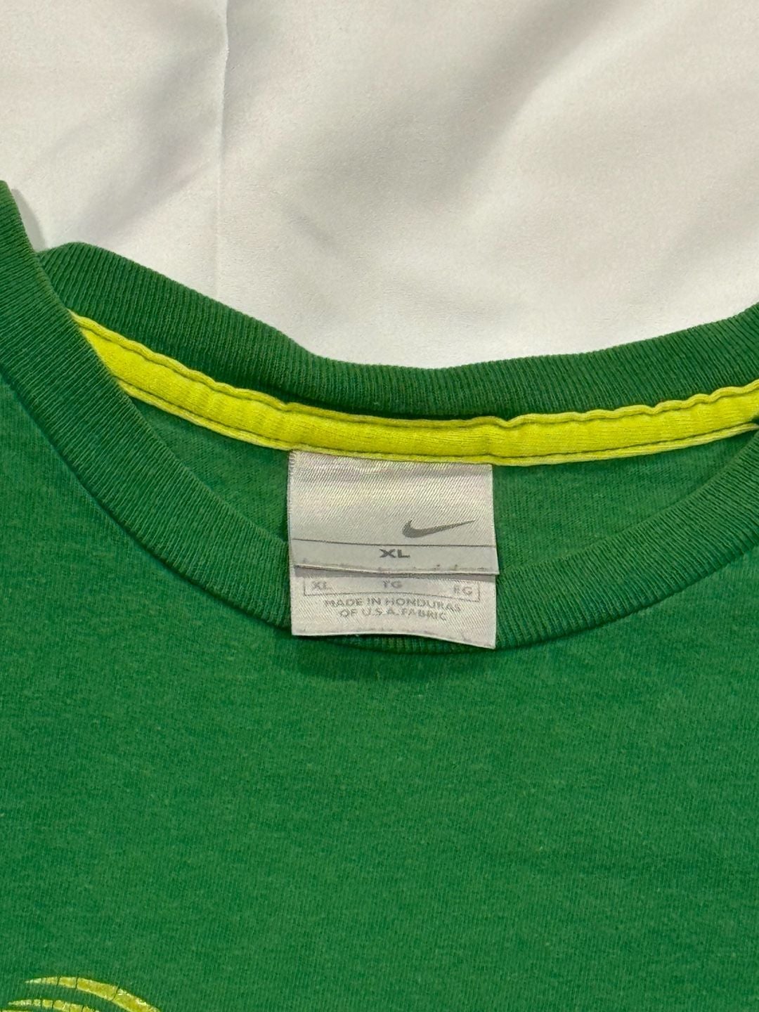 Vintage Y2K Nike Graphic T-Shirt Size XL Green Tribal Swoosh Short Sleeve 4