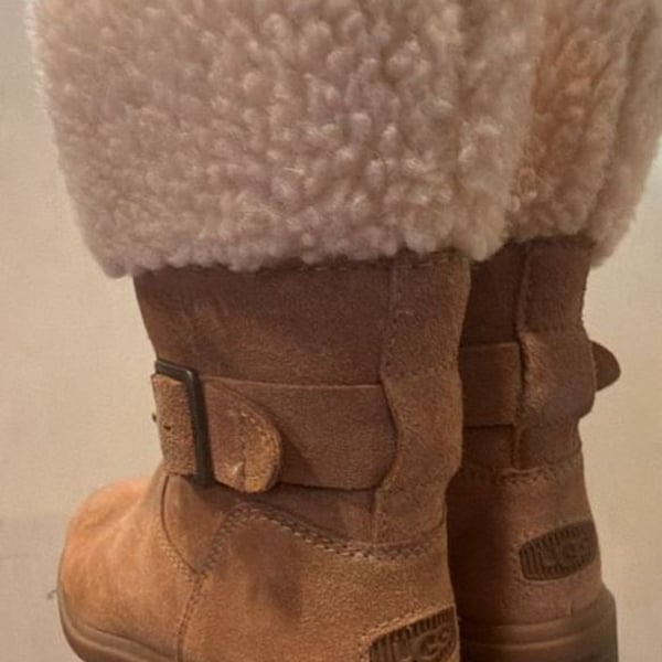 UGG Harrison Cuff Boots Size 9 Chestnut Suede Sherpa
