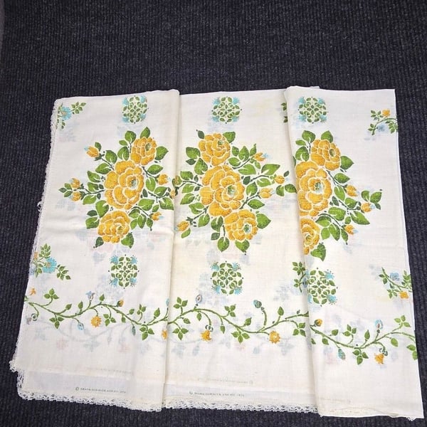Sears Roebuck Vintage 1976 Yellow Rose Floral Tablecloth 70"×42"