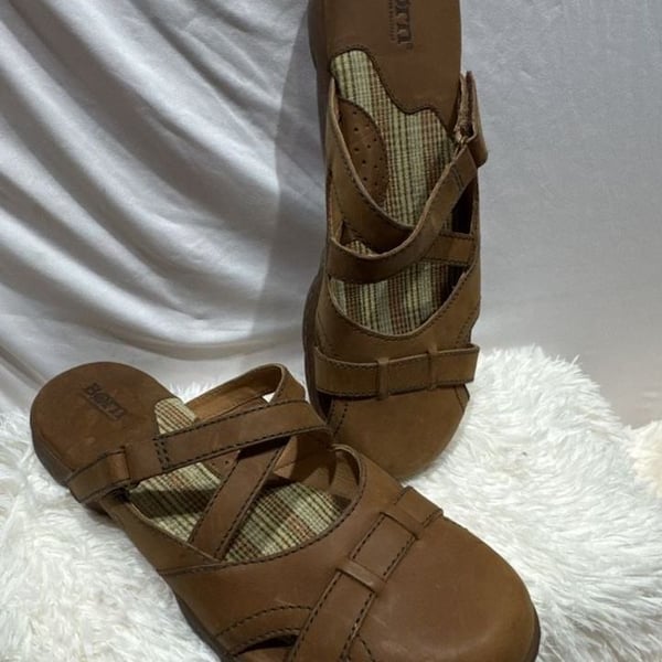 Born Sandals Brown Leather Cross Strap Size 8